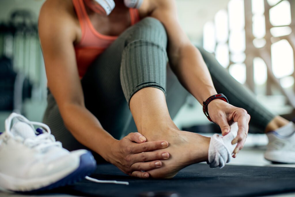 SIGNS YOU MAY NEED SPORTS INJURY TREATMENT