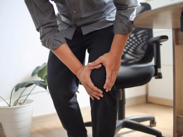 Knee Buckling: Causes, Symptoms & Treatment Guide