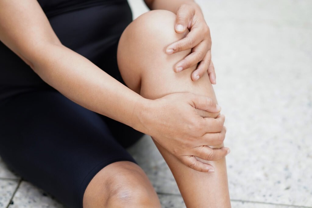Knee Swelling Causes in Adults